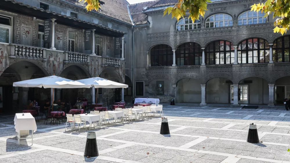 - Srednja &scaron;ola za oblikovanje in fotografijo Ljubljana - 21.09.2018 &ndash; Kompleks Križanke - kulturni spomenik državnega pomena //FOTO: Bojan Velikonja