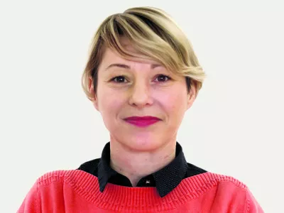 Nata&scaron;a Bucik Ozebek- Redakcija Dnevnik 2024 - portreti za komentarje in kolumne - kolumnisti - komentatorji &ndash; novinarji - portret //FOTO: Luka Cjuha