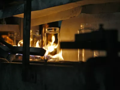 - Steklarna Hrastnik d.d., družba za proizvodnjo steklenih izdelkov- Hrastnik 2012 - industrijsko in rudarsko mesto v Zasavju - steklarstvo//FOTO: Bojan Velikonja OPOMBA: ZA OBJAVO V PRILOGI &ndash; DNEVNIKOV OBJEKTIV - REPORTAŽA 2012