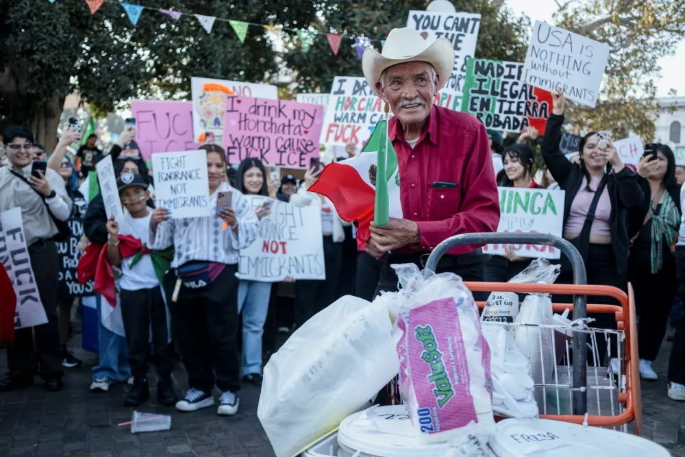 V več ameri&scaron;kih mestih, tudi v Los Angelesu, prihaja do protestov ljudi, ki nasprotujejo izgonom nezakonitih priseljencev. / Foto: Reuters