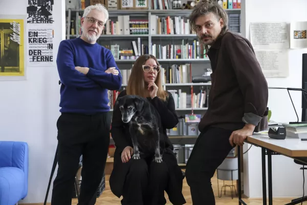 - 19.12.2024 - oblikovalski kolektiv Grupa Ee, leto&scaron;nji nagrajenci Pre&scaron;ernovega sklada//FOTO: Jaka Gasar