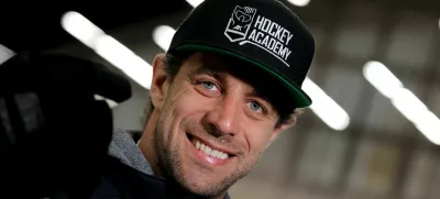 Bled, Ledena dvorana Bled.Hokejska akademija Anzeta Kopitarja in Tomaza Razingarja.Hokejist Anze Kopitar.