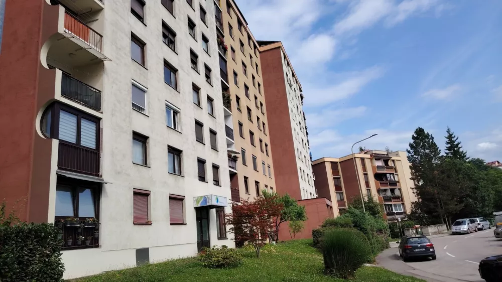 V Velenju nameravajo v prihodnjih letih energetsko sanirati okoli 60 večstanovanjskih objektov, uporabniki pa so lani tudi že zmanj&scaron;ali porabo toplote. Foto: Mojca Marot