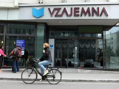 - Simbolična fotografija - Zavarovalnica Vzajemna Poslovalnica Ljubljana, Vo&scaron;njakova ulica 2 v Ljubljani - stavba - uprava- 18.05.2023 &ndash; Vzajemna, zdravstvena zavarovalnica &ndash; uprava predstavila stali&scaron;če in nadaljnje korake v zvezi z uredbo o določitvi najvi&scaron;je cene premije dopolnilnega zdravstvenega zavarovanja in novelo zakona o zdravstvenem varstvu in zdravstvenem zavarovanju//FOTO: Tomaž Skale / Foto: Tomaž Skale