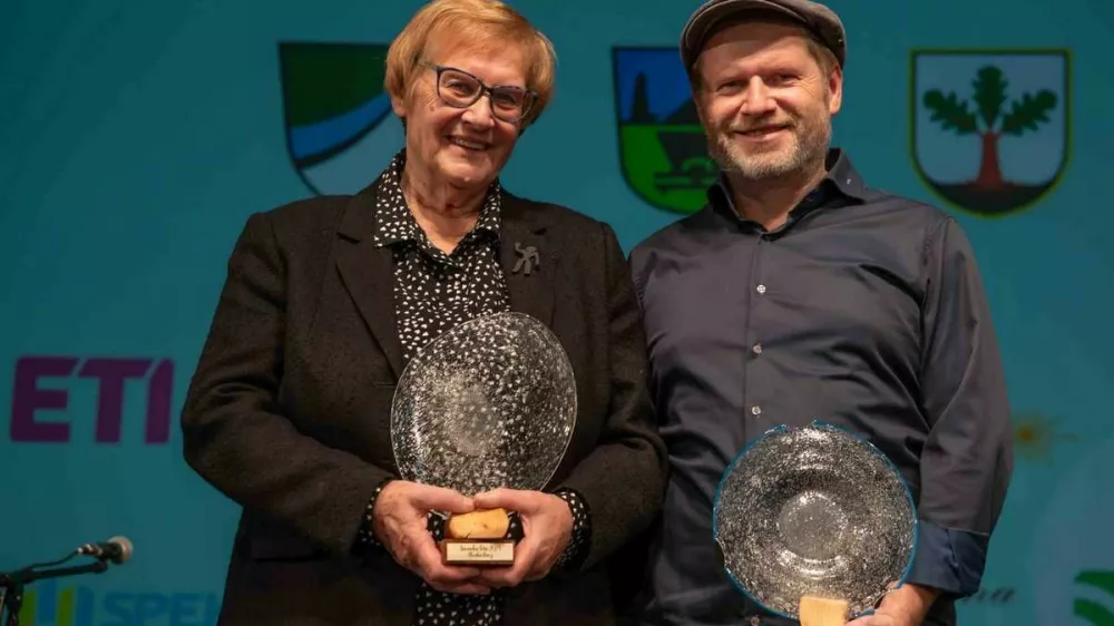 Zasavka in Zasavc leta 2024 Alenka Knez in Jure Tori, ki sta najbolj prepričala komisijo. /&nbsp;Foto: Branko Klančar