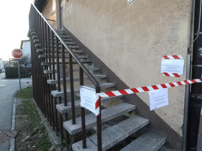 6.02.2025 - Dom skupnosti Savsko naselje - po&scaron;kodovane stopniceFoto: Luka Cjuha