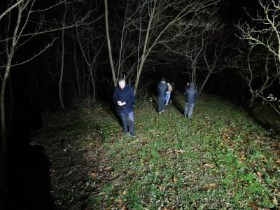 Na dvori&scaron;ču družinske hi&scaron;e v vasi blizu Varaždina so v začetku decembra na&scaron;li zakopani trupli dojenčkov. Star&scaron;a sta v priporu. 