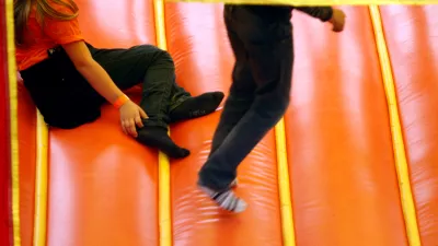 Veliko otrok ta čas preboleva gripo, pri mlaj&scaron;ih se po opažanju pediatrov pojavlja tudi respiratorni sincicijski virus. Slabo počutje se lahko začne, &scaron;e preden je otrok očitno bolan. Foto: Bojan Velikonja&nbsp;