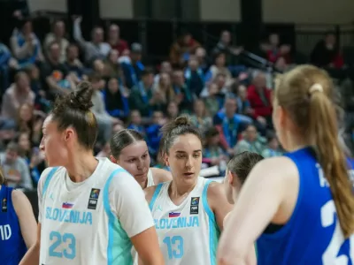 Slovenska ženska ko&scaron;arkarska reprezentanca, Finska