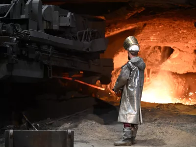 FILED - 10 December 2024, North Rhine-Westphalia, Duisburg: A steel worker stands in front of a blast furnace at a Thyssenkrupp Steel plant. Representatives of Germany's steel industry and the government in Berlin sounded the alarm on Monday after US&nbsp;President Donald Trump suggested 25% tariffs on steel and aluminium imports would soon come into force. Photo: Federico Gambarini/dpa