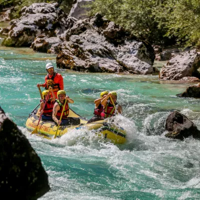 Rafting na Soči, cilj pri Trnovem ob Soči- Soča rafting Bovec -- 14.08.2016 - Posočje - Poletni Dnevnik - počitniška reportaža - poletno dopustovanje - turizem -     //FOTO: Bojan Velikonja