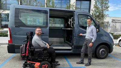 Kljub izbolj&scaron;evanju splo&scaron;ne ozave&scaron;čenosti se &scaron;e vedno dogaja, da invalidi zaradi tak&scaron;nih in drugačnih razlogov ne morejo enakovredno uporabljati javnega potni&scaron;kega prometa. Ponekod so re&scaron;itev prevozi na klic. Fotografija je simbolična. Foto: MOPE