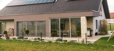 Idealna postavitev sončne elektrarne je na jug z naklonom okoli 30 stopinj brez senčenja. F Bor Slana