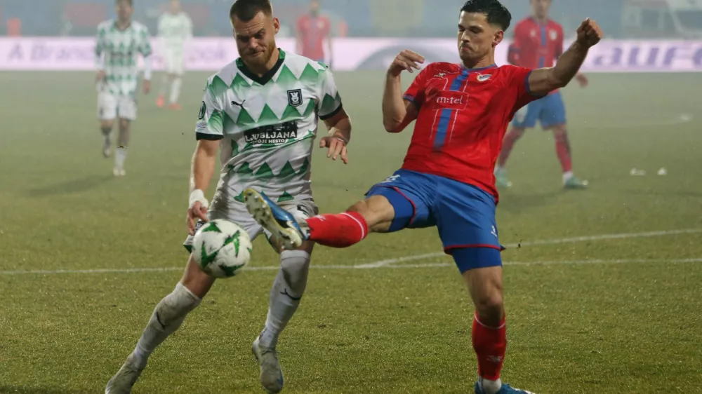 Soccer Football - Conference League - Knockout Phase Playoff - First Leg - Borac Banja Luka v Olimpija - Banja Luka City Stadium, Banja Luka, Bosnia and Herzegovina - February 13, 2025 Olimpija's Alex Matthias Tamm in action with Borac Banja Luka's Bart Meijers REUTERS/Amel Emric