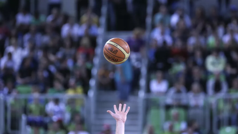 - simbolična fotografija - - ko&scaron;arka - Slovenija: Litva, Telemachov turnir, 2. krog: - slovenska ko&scaron;arkarska reprezentanca na zadnjem domačim testom pred svetovnim prvenstvom v &Scaron;paniji.   //FOTO: Jaka Gasar