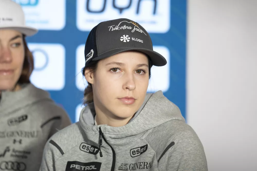 Nika Tom&scaron;ič03.01.2025 - Novinarska konferenca ženske reprezentance Slovenije v tehničnih disciplinah pred tekmama svetovnega pokala v Kranjski Gori. FOTO: Nik Erik Neubauer 