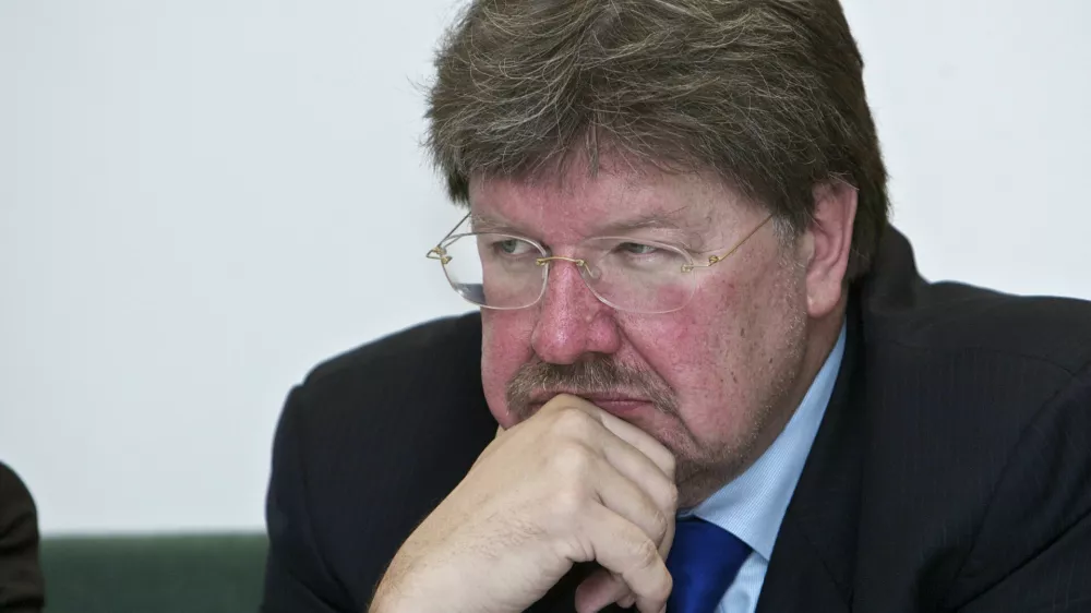 takratni republi&scaron;ki sekretar za notranje zadeve Igor Bavčar &nbsp;&nbsp;-- Slavnostna seja prve slovenske vlade ob 20. obletnici.-&nbsp; 20. obletnica demokratičnih sprememb, prve demokratično izvoljene slovenske vlade in Manevrske strukture narodne za&scaron;čite (MSNZ)- DEMOS - takratna demokratična opozicija Slovenije &nbsp;&nbsp;/FOTO: Jaka Adamič&nbsp;