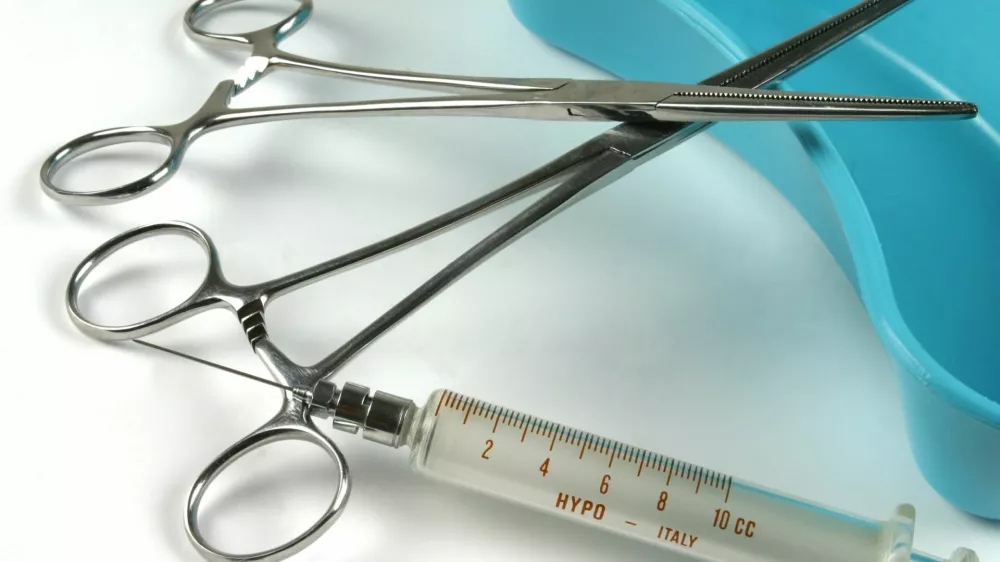 operacija injekcija &scaron;karje kirurgija