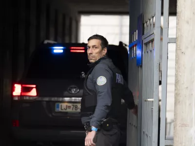 Policija Kriminal7.12.2024 Privedba treh osumljencev za mafijski umor Satka Zovka pred preiskovalnega sodnika. Okrožno sodi&scaron;če v Ljubljani. FOTO: Nik Erik Neubauer