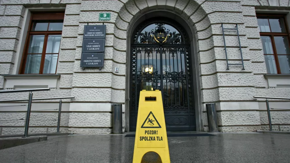 Vrhovni sodniki so primer vrnili kolegom z vi&scaron;jega sodi&scaron;ča. Foto: Tomaž Skale