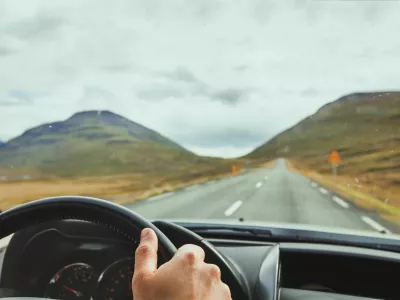 Nakup rabljenega avtomobila lahko prinese tudi nepredvidene stro&scaron;ke, največji strah pa je povezan s &scaron;tevcem kilometrov. Prirejeno &scaron;tevilo prevoženih kilometrov ima pri nas vsak tretji rabljeni avtomobil. Foto: Reuters