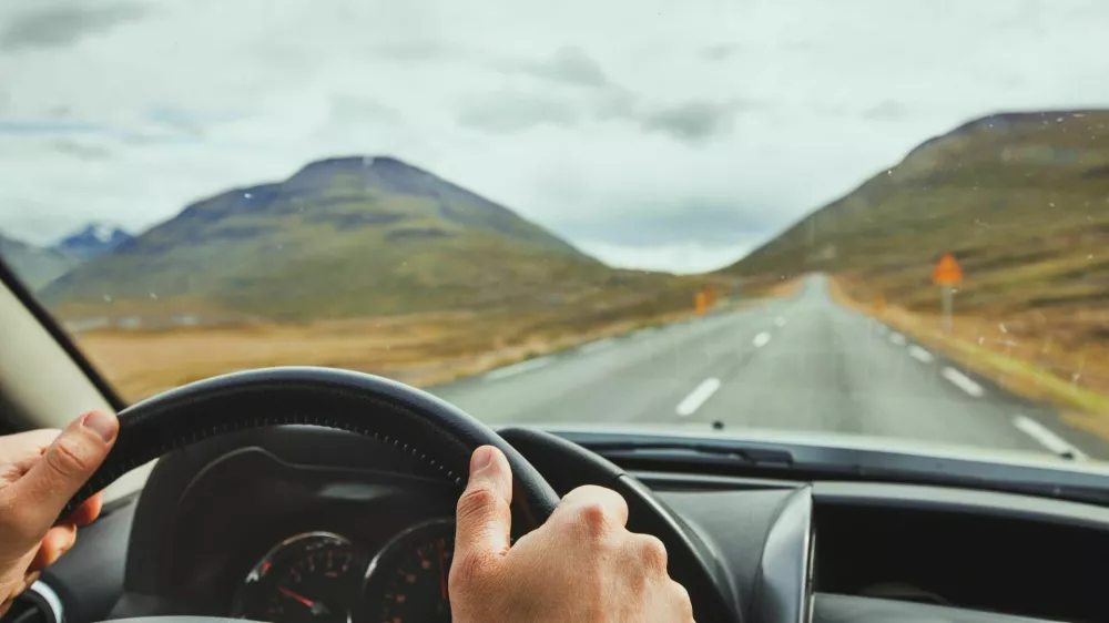 Nakup rabljenega avtomobila lahko prinese tudi nepredvidene stro&scaron;ke, največji strah pa je povezan s &scaron;tevcem kilometrov. Prirejeno &scaron;tevilo prevoženih kilometrov ima pri nas vsak tretji rabljeni avtomobil. Foto: Reuters