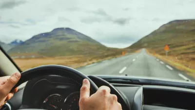 Nakup rabljenega avtomobila lahko prinese tudi nepredvidene stro&scaron;ke, največji strah pa je povezan s &scaron;tevcem kilometrov. Prirejeno &scaron;tevilo prevoženih kilometrov ima pri nas vsak tretji rabljeni avtomobil. Foto: Reuters