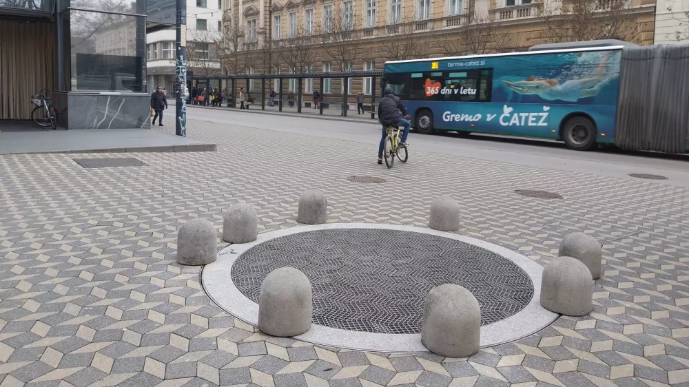 Na občini so zagotovili, da je vodna skulptura, ki bo krasila križi&scaron;če Slovenske ceste in Tom&scaron;ičeve ulice, že pripravljena za montažo. Foto: Vanja Brkić