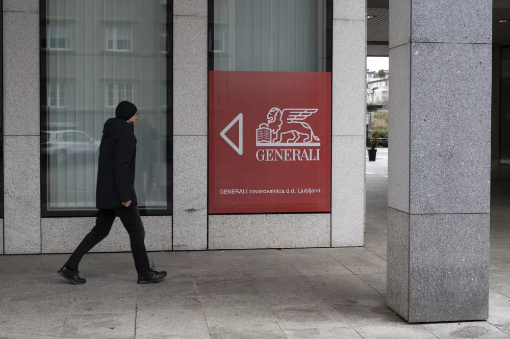 Pri nas je kar nekaj zavarovalnic, zato se je pametno podati do vsake, kjer preverimo pogoje in cene.&nbsp;&nbsp; / Foto: Nik Erik Neubauer/dokumentacija