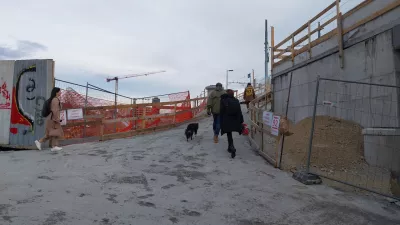 Peron 92 - začasni peron - glavna železni&scaron;ka postaja Ljubljana - železni&scaron;ki nadvoz čez Dunajsko cesto