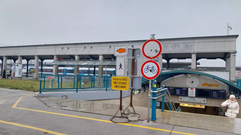 začasni peron/tir - glavna železni&scaron;ka postaja Ljubljana 