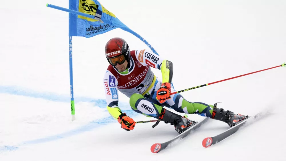 Alpine Skiing - FIS Alpine World Ski Championships - Men's Giant Slalom - Saalbach, Austria - February 14, 2025 Slovenia's Zan Kranjec in action during the first run REUTERS/Leonhard Foeger