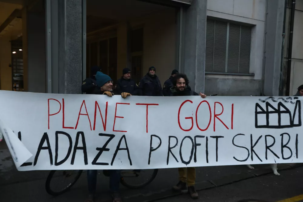 glas ljudstva, opozorilni protest. foto: Bojan Velikonja 