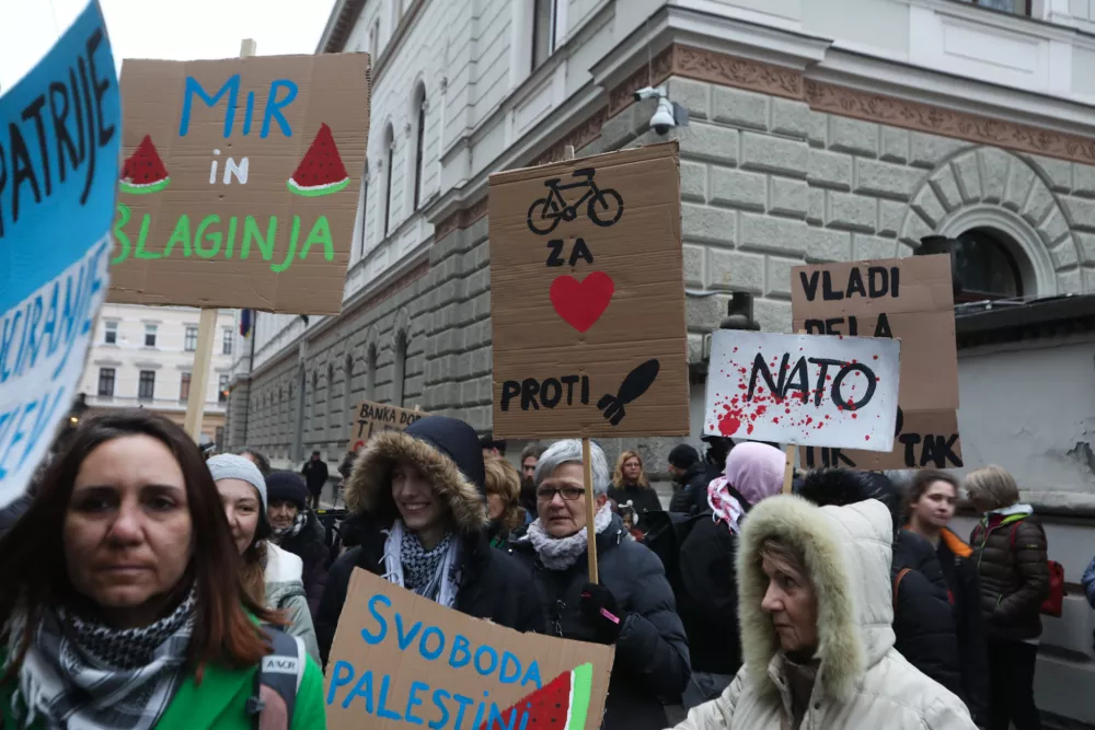 glas ljudstva, opozorilni protest. foto: Bojan Velikonja 