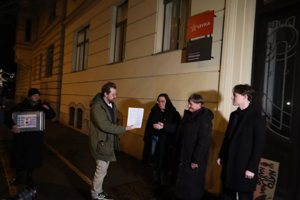 glas ljudstva, opozorilni protest. foto: Bojan Velikonja 