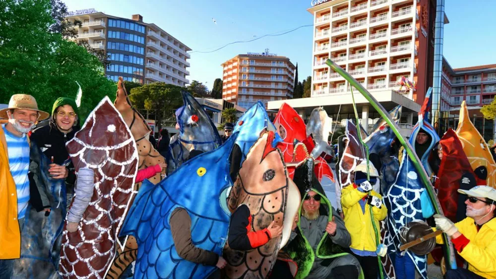 Portorož in Piran se v pustnem času preobrazita v sredi&scaron;če zabave in druženja ter privabljata obiskovalce z vsega sveta. F portoroz.si