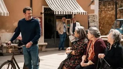  V filmu nastopa Scott Foley kot skrbni oče, ki odpotuje v Italijo, da bi hčerki preprečil, da bi svoje življenjske prihranke vložila v prenovo hi&scaron;e. F Netflix