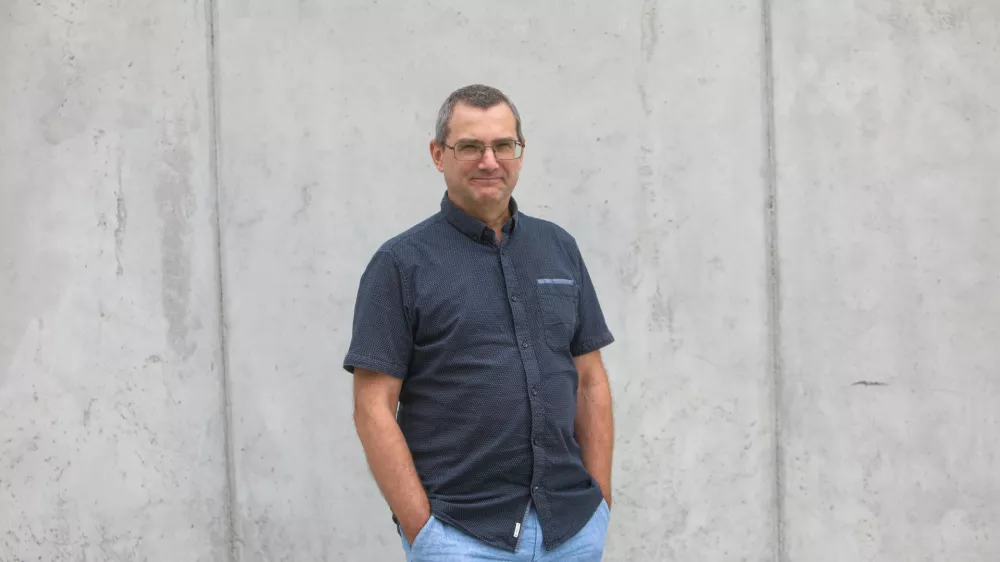 - 18.09.2023 &ndash; dr. Simon Krek, jezikoslovec,vodja Centra za jezikovne vire in tehnologije Univerze v Ljubljani in raziskovalec na Odseku za umetno inteligenco Instituta "Jožef Stefan", Dnevnikov kolumnist  //FOTO: Bojan Velikonja