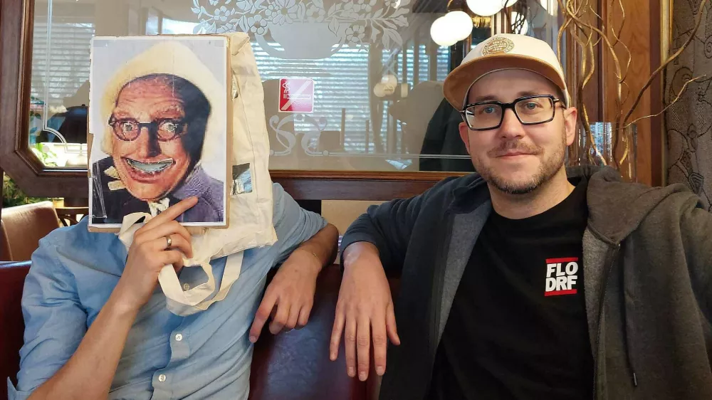 Predsednik dru&scaron;tva Leiwand in organizator dogodka Gerhard Grimm s satirikom Juan Sonom Foto: Leiwand