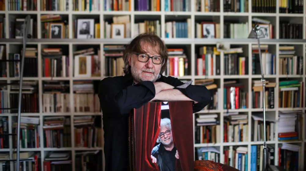 - 10.01.2023 - Vinko M&ouml;derndorfer - pisatelj, pesnik, esejist, dramatik in režiser. //FOTO: Bojan VelikonjaOPOMBA: INTERVJU ZA OBJEKTIV 2023