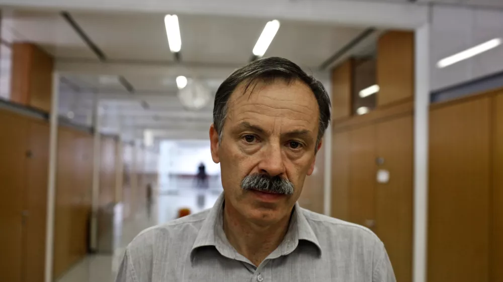 prof. dr. Mojmir Mrak, profesor mednarodne ekonomije na ljubljanski ekonomski fakulteti - Ekonomska fakulteta UL    ///FOTO: Luka Cjuha OPOMBA: ZA OBJAVO V PRILOGI &ndash; DNEVNIKOV OBJEKTIV - INTERVJU