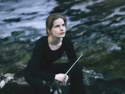 Dirigentka Tabita Berglund je v zadnjih letih vse bolj zaželena gostja uglednih orkestrov po svetu, navdu&scaron;ila je tudi na koncertu za zlati abonma.