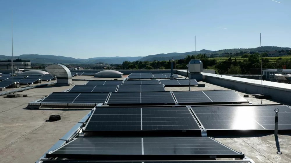 sončne elektrarne nakupovalna sredi&scaron;ča