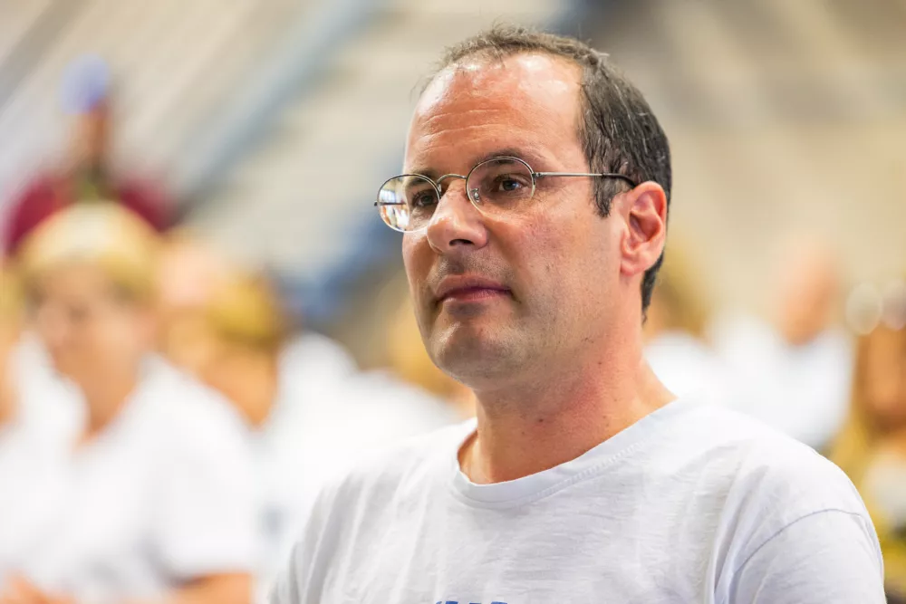 Gorazd Kovačič, predsednik visoko&scaron;olskega sindikata Univerze v Ljubljani:

&raquo;Zagotovo bo največji izziv bodočega rektorja zagotoviti dodatni denar za stro&scaron;ke plačne reforme. V nasprotnem primeru se bodo članice začele finančno potapljati.&laquo;