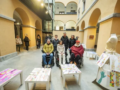 V mestni hi&scaron;i so na ogled likovna dela članov. Foto: Dru&scaron;tvo distrofikov Slovenije