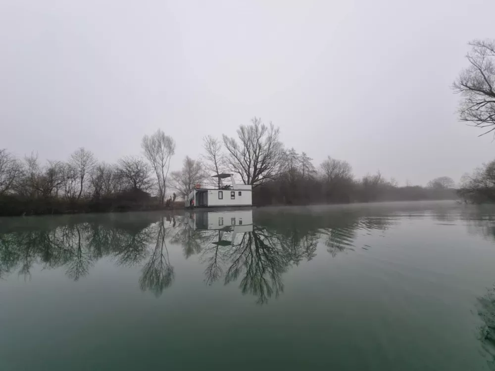 Hi&scaron;ka na Ljubljanici F Bralec