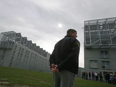 zaporni&scaron;ki paznik - Zavod za prestajanje kazni zapora Dob pri Mirni - odprtje novih bivalnih objektov, zapor//FOTO: Luka Cjuha