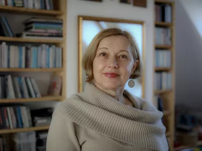 - 12.01.2022 &ndash; Maja Megla, samozaposlena v kulturi, kritičarka, recenzentka, kolumnistka Dnevnika //FOTO: Luka Cjuha.