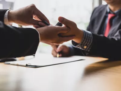 denar, podkupnina, korupcija / Foto: Wasan Tita