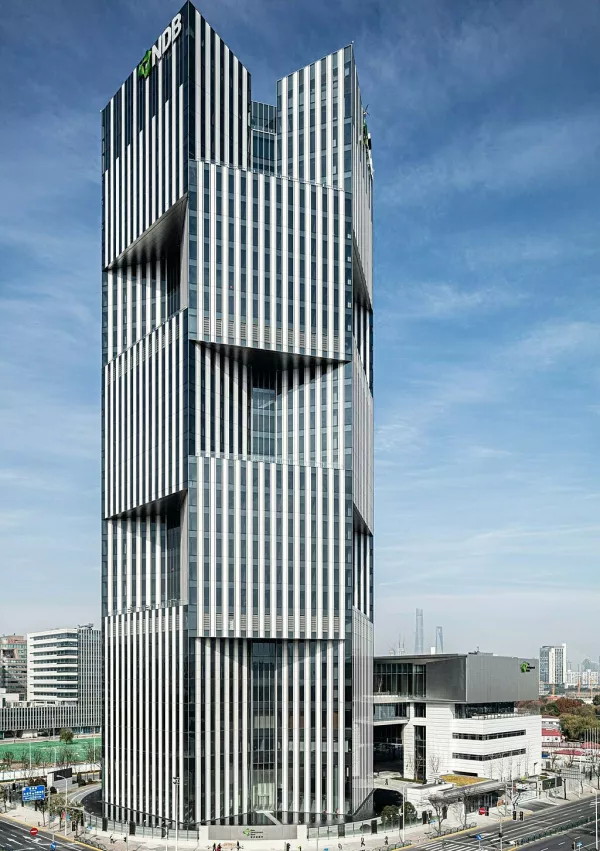 Sedež Nove razvojne banke v &Scaron;anghaju, ki je ena od osrednjih in&scaron;titucij povezave. / Foto: Wikipedia